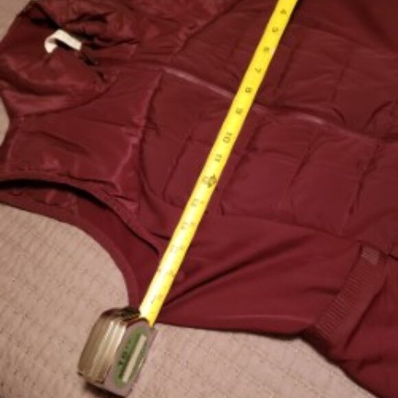 lululemon athletica Down for a Run vest, MAROON, size 10 - Picture 8 of 10